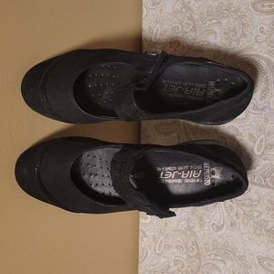 Mephisto Mary Jane shoes, size 7, black leather